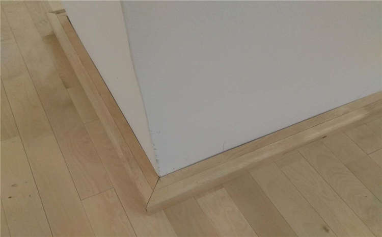 松木體育館實木地板多少錢一平米？