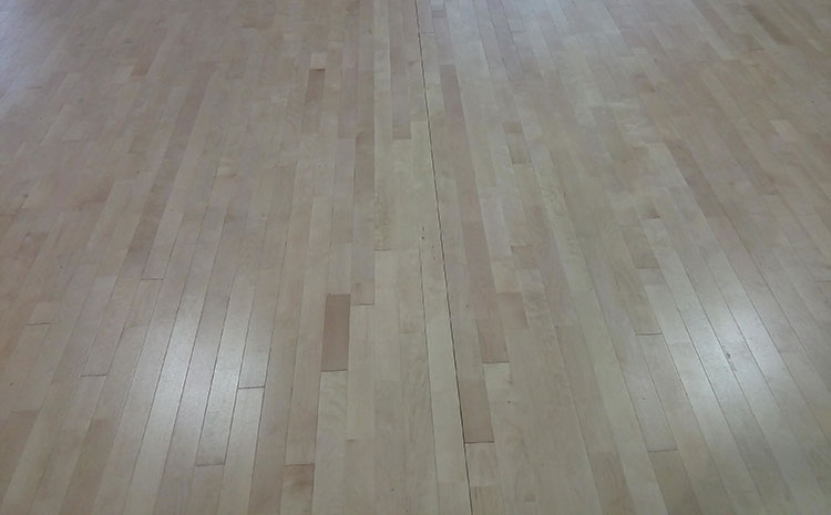 ?？跅髂倔w育木地板施工技術